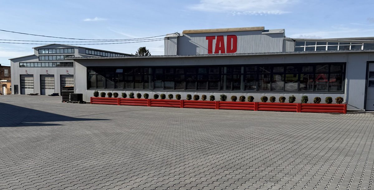 Брукування території виробника спецтехніки TAD